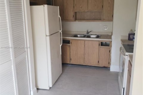 Copropriété à louer à Miami, Floride: 3 chambres, 100.8 m2 № 2024815 - photo 3