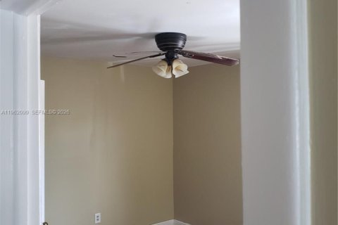 Copropriété à louer à Miami, Floride: 3 chambres, 100.8 m2 № 2024815 - photo 6