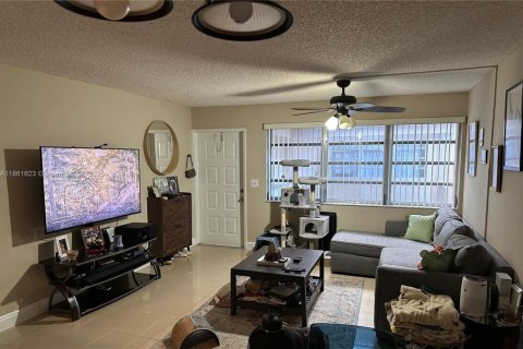Copropriété à vendre à Coral Springs, Floride: 2 chambres, 71.35 m2 № 1892265 - photo 1