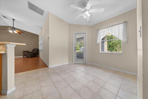 House in Silver Springs Shores, Florida 4 bedrooms, 285.21 sq.m. № 1725639 - photo 13