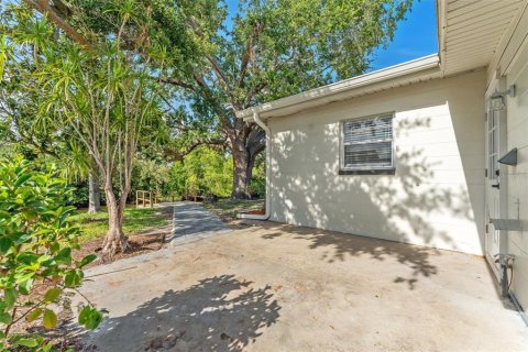 Casa en alquiler en Tampa, Florida, 4 dormitorios, 152.17 m2 № 1909396 - foto 29
