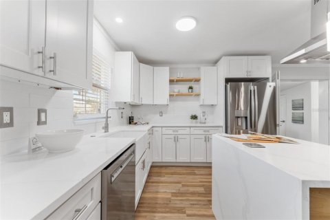 Casa en alquiler en Tampa, Florida, 4 dormitorios, 152.17 m2 № 1909396 - foto 8