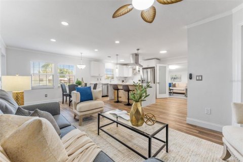 Casa en alquiler en Tampa, Florida, 4 dormitorios, 152.17 m2 № 1909396 - foto 13