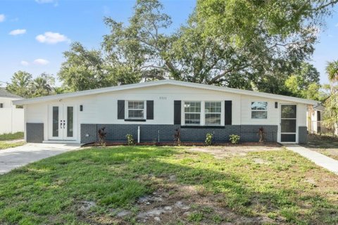 Casa en alquiler en Tampa, Florida, 4 dormitorios, 152.17 m2 № 1909396 - foto 1