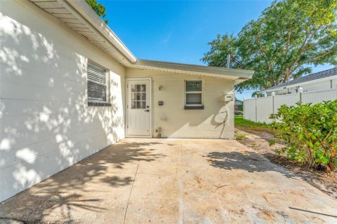 Casa en alquiler en Tampa, Florida, 4 dormitorios, 152.17 m2 № 1909396 - foto 30