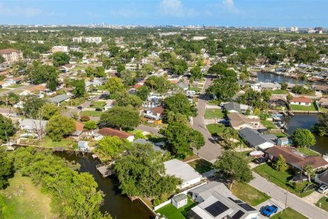 Casa en alquiler en Tampa, Florida, 4 dormitorios, 152.17 m2 № 1909396 - foto 2