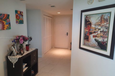 Condo in Aventura, Florida, 2 bedrooms  № 1697288 - photo 16