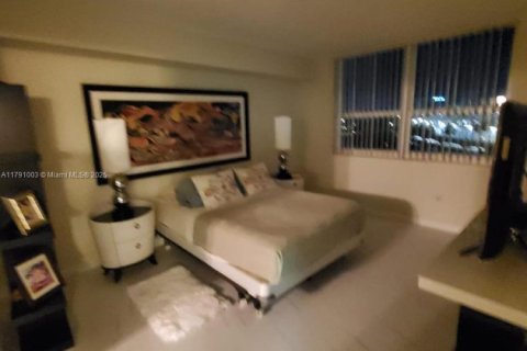 Condo in Aventura, Florida, 2 bedrooms  № 1697288 - photo 12