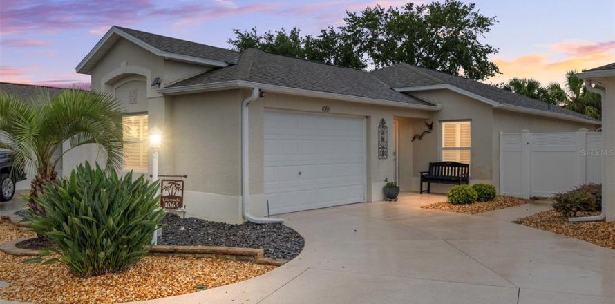 Villa ou maison à The Villages, Floride 2 chambres, 139.26 m2 № 1795580