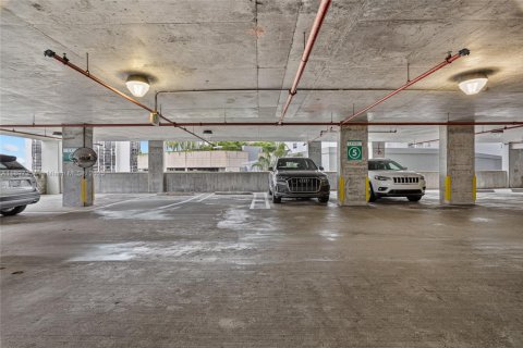 Condo in Miami, Florida, 2 bedrooms  № 1950673 - photo 29