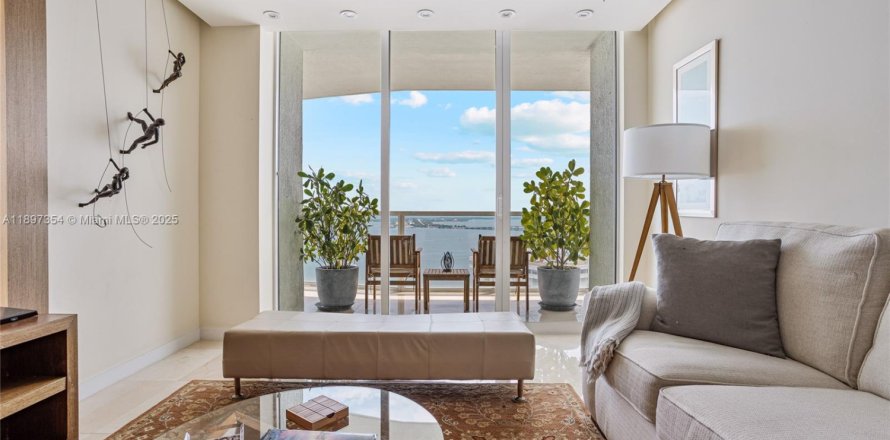 Condo in Miami, Florida, 2 bedrooms  № 1950673