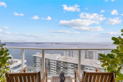 Condo in Miami, Florida, 2 bedrooms  № 1950673 - photo 13