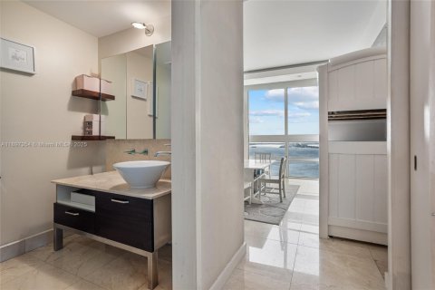 Condo in Miami, Florida, 2 bedrooms  № 1950673 - photo 21