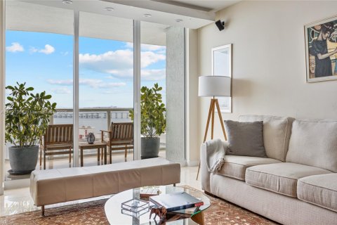 Condo in Miami, Florida, 2 bedrooms  № 1950673 - photo 3