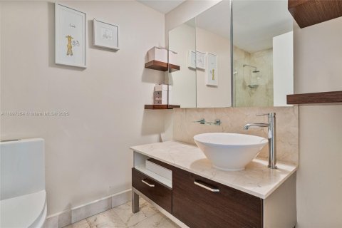 Condo in Miami, Florida, 2 bedrooms  № 1950673 - photo 22