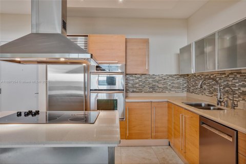 Condo in Miami, Florida, 2 bedrooms  № 1950673 - photo 10