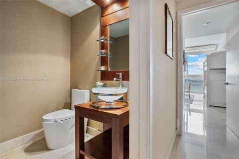 Condo in Miami, Florida, 2 bedrooms  № 1950673 - photo 23