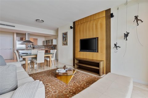 Condo in Miami, Florida, 2 bedrooms  № 1950673 - photo 6