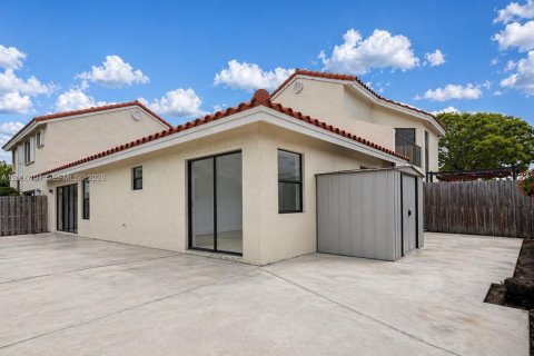 Снять в аренду таунхаус в Хомстед, Флорида 3 спальни, 104.52м2, № 2069453 - фото 5