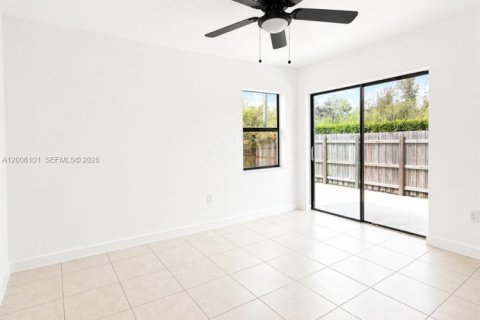 Снять в аренду таунхаус в Хомстед, Флорида 3 спальни, 104.52м2, № 2069453 - фото 9