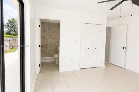 Снять в аренду таунхаус в Хомстед, Флорида 3 спальни, 104.52м2, № 2069453 - фото 8