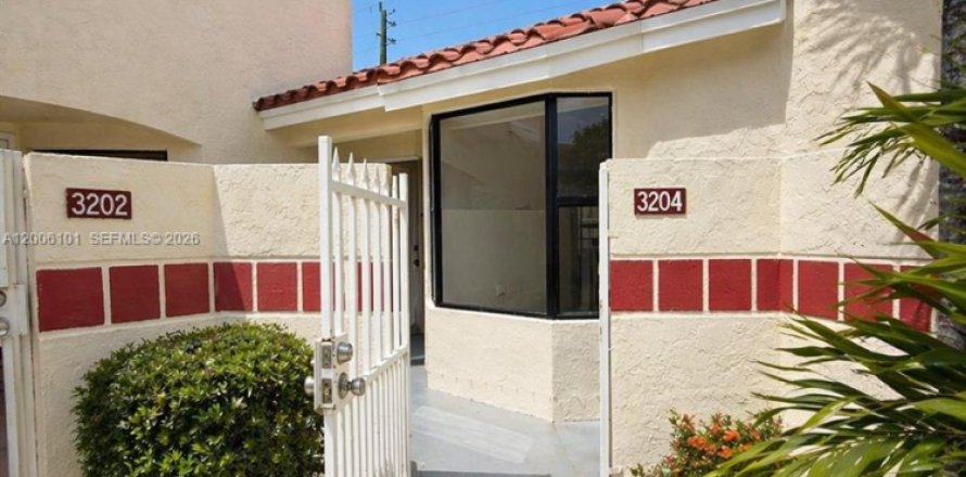 Таунхаус в Хомстед, Флорида 3 спальни, 104.52м2 № 2069453