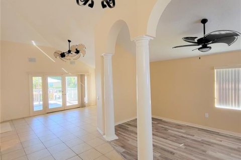 House in Holmes Beach, Florida 3 bedrooms, 200.11 sq.m. № 1687778 - photo 8