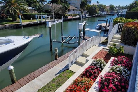 House in Holmes Beach, Florida 3 bedrooms, 200.11 sq.m. № 1687778 - photo 24