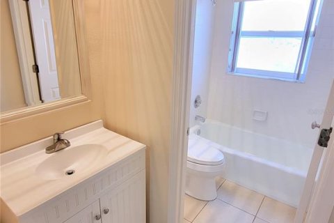 House in Holmes Beach, Florida 3 bedrooms, 200.11 sq.m. № 1687778 - photo 18