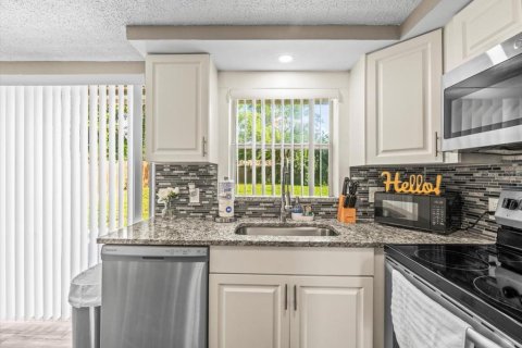 Casa en venta en New Port Richey, Florida, 2 dormitorios, 77.48 m2 № 1650263 - foto 3