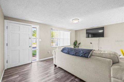 Casa en venta en New Port Richey, Florida, 2 dormitorios, 77.48 m2 № 1650263 - foto 18