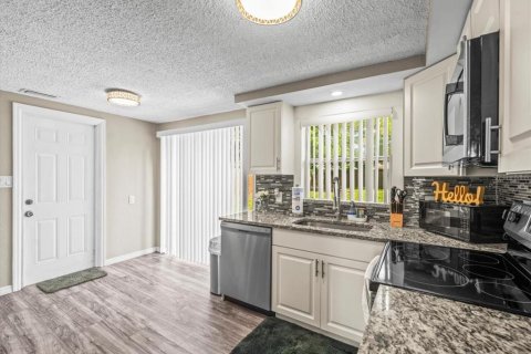 Casa en venta en New Port Richey, Florida, 2 dormitorios, 77.48 m2 № 1650263 - foto 4