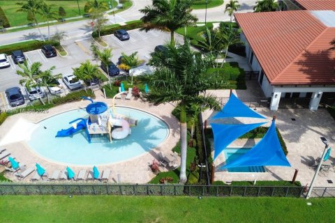 Townhouse in Hialeah, Florida 3 bedrooms, 147.06 sq.m. № 1847720 - photo 23