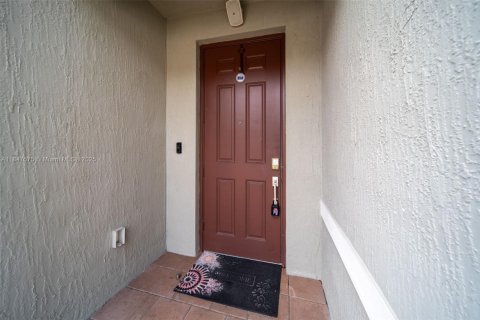 Townhouse in Hialeah, Florida 3 bedrooms, 147.06 sq.m. № 1847720 - photo 3