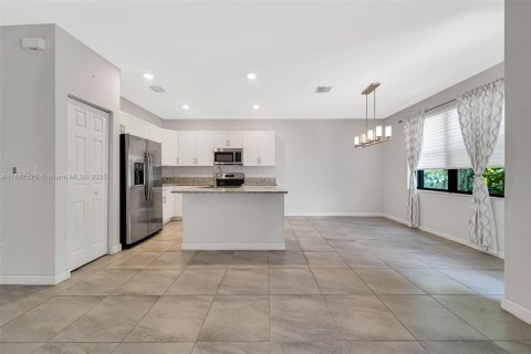 Townhouse in Hialeah, Florida 3 bedrooms, 147.06 sq.m. № 1847720 - photo 5
