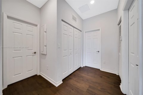 Townhouse in Hialeah, Florida 3 bedrooms, 147.06 sq.m. № 1847720 - photo 11