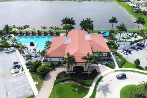 Townhouse in Hialeah, Florida 3 bedrooms, 147.06 sq.m. № 1847720 - photo 21