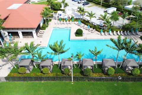Townhouse in Hialeah, Florida 3 bedrooms, 147.06 sq.m. № 1847720 - photo 22