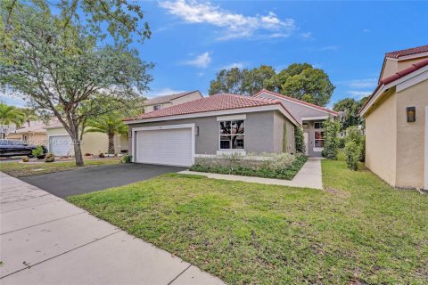 Villa ou maison à louer à Weston, Floride: 4 chambres, 139.82 m2 № 1996683 - photo 10