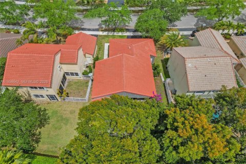 Villa ou maison à louer à Weston, Floride: 4 chambres, 139.82 m2 № 1996683 - photo 6