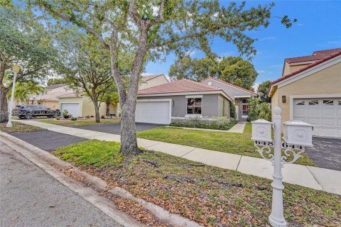 Villa ou maison à louer à Weston, Floride: 4 chambres, 139.82 m2 № 1996683 - photo 9