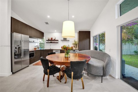 Villa ou maison à Weston, Floride 4 chambres, 139.82 m2 № 1996683