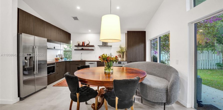 Villa ou maison à Weston, Floride 4 chambres, 139.82 m2 № 1996683