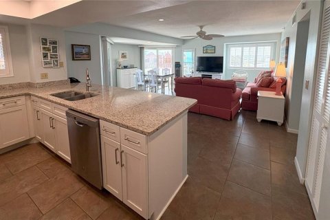 Condo in Indian Rocks Beach, Florida, 2 bedrooms  № 1876640 - photo 6