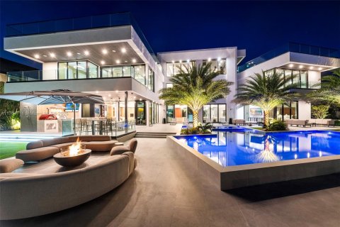 House in Fort Lauderdale, Florida 8 bedrooms № 1715715 - photo 4