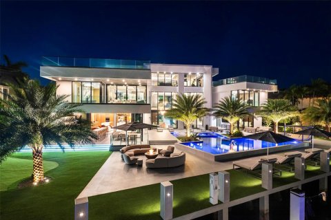 House in Fort Lauderdale, Florida 8 bedrooms № 1715715 - photo 3