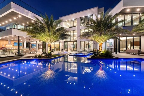 House in Fort Lauderdale, Florida 8 bedrooms № 1715715 - photo 5