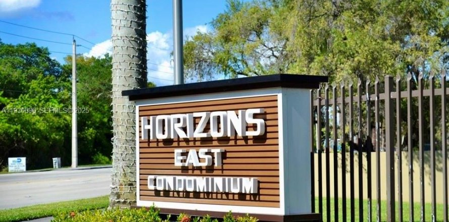 Кондоминиум с 2 спальнями в Майами, Флорида № 1989453