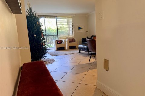 Снять в аренду кондоминиум в Майами, Флорида 2 спальни, 89.65м2, № 1989453 - фото 4