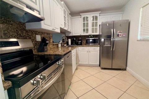 Снять в аренду кондоминиум в Майами, Флорида 2 спальни, 89.65м2, № 1989453 - фото 10